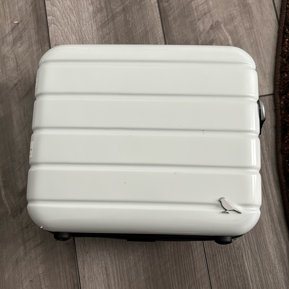 Kestrel Hard Case Crossbody LIKE NEW RARE FIND. Still with plastic. See pic